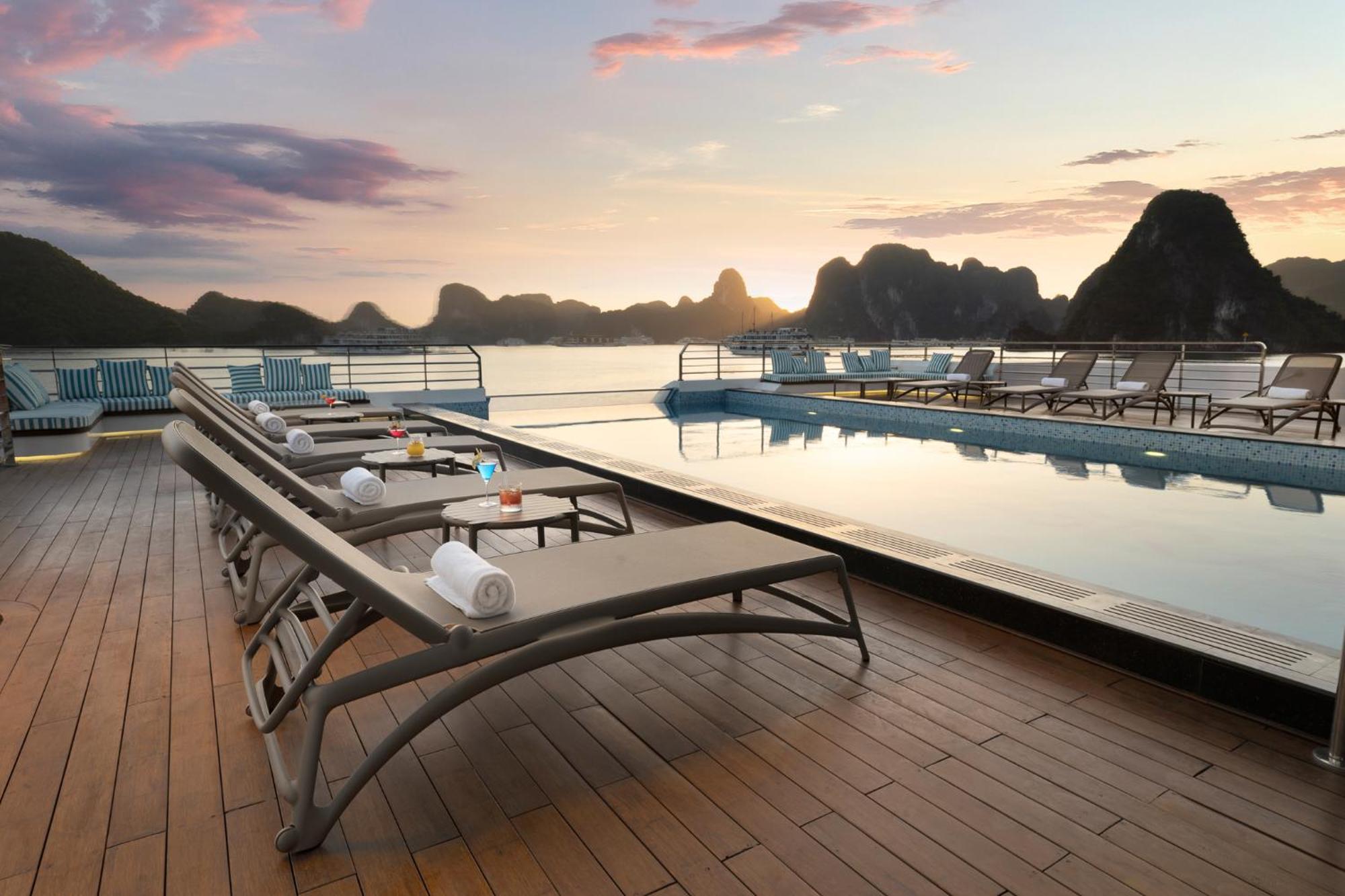 Hotel Grand Pioneers Halong Bay Cruise 2 Hạ Long Exterior foto