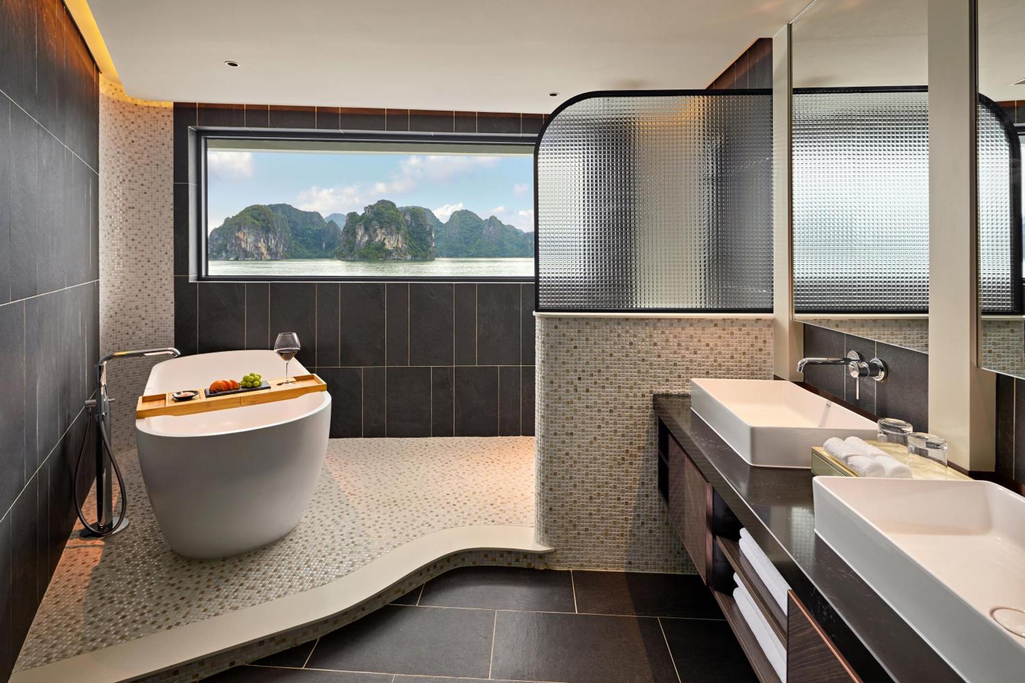 Hotel Grand Pioneers Halong Bay Cruise 2 Hạ Long Exterior foto