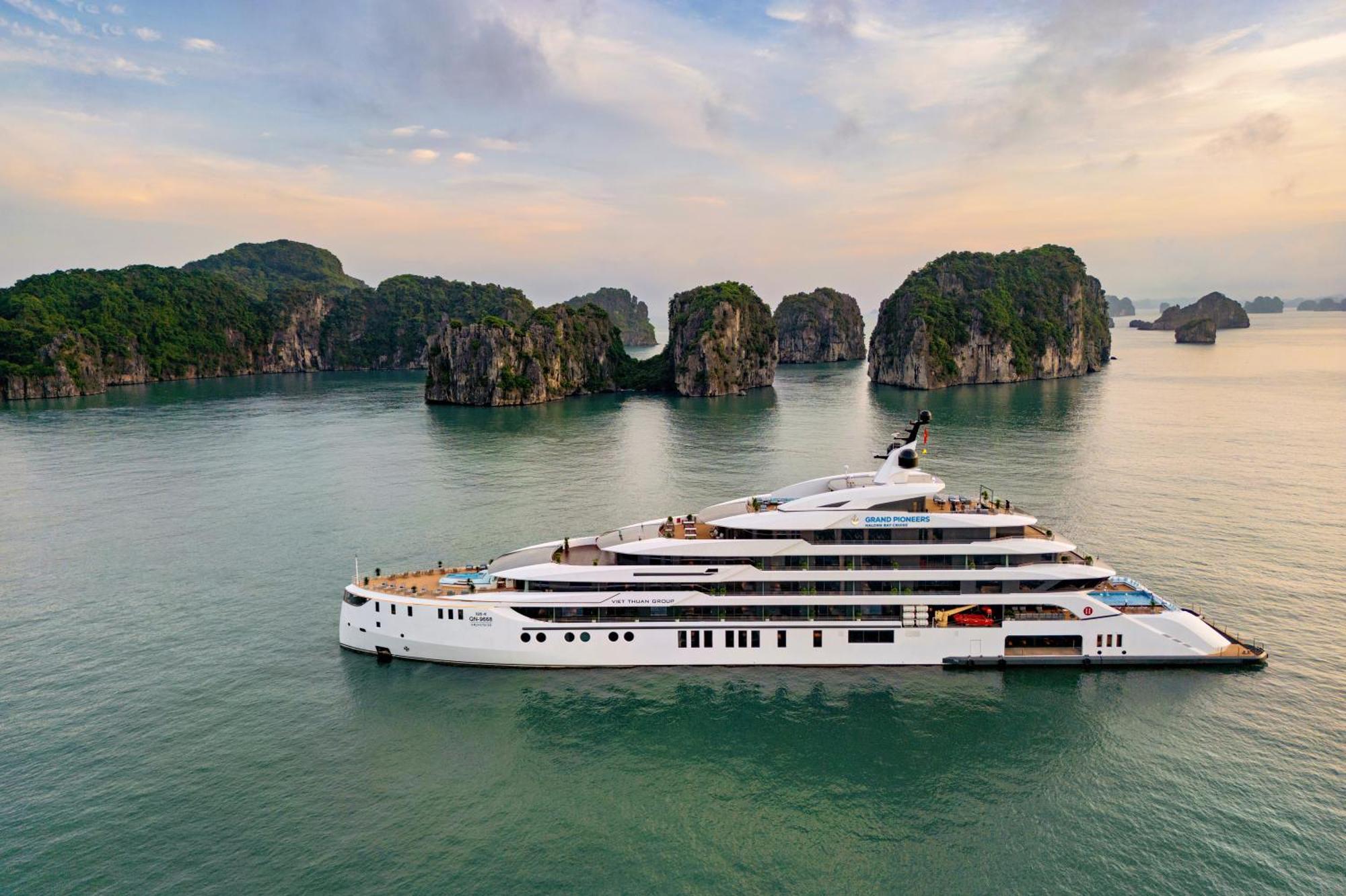 Hotel Grand Pioneers Halong Bay Cruise 2 Hạ Long Exterior foto